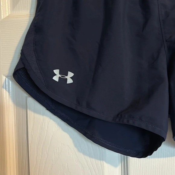 Unde Armour women’s blue lined loose fit athletic shorts size medium - Picture 2 of 8